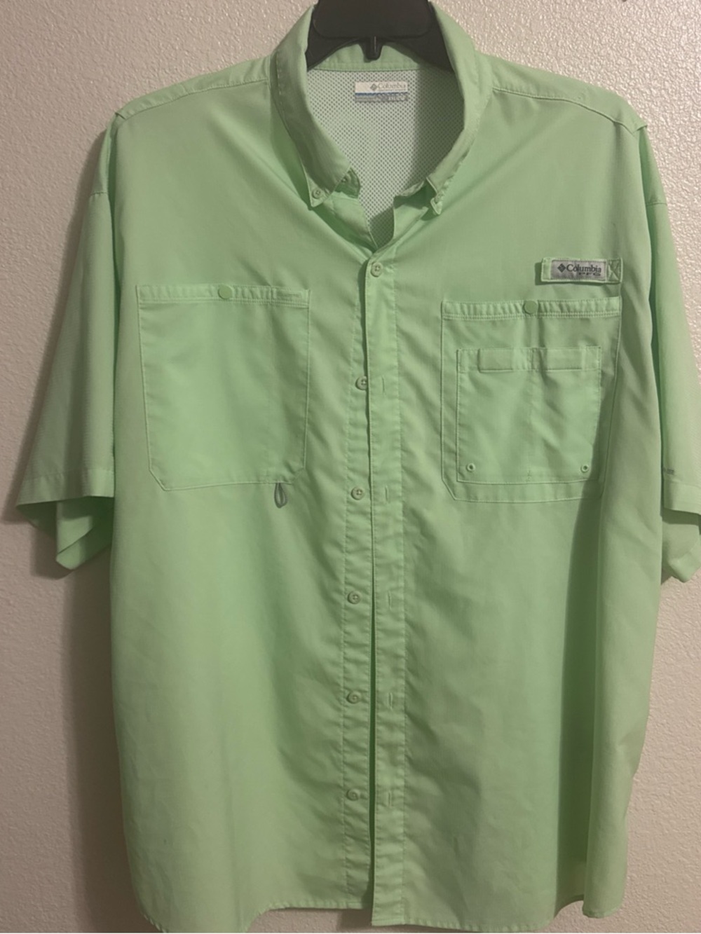 Columbia Light Green Short Sleeve Button-Down Fishing Shirt